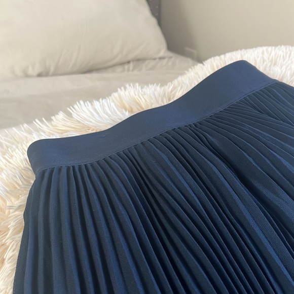 XXS WILFRED TWIRL PLEATED SKIRT NAVY BLUE - Picture 7 of 9